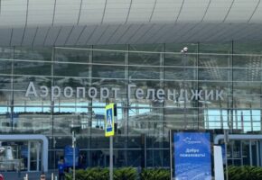 В аэропортах Геленджика и Краснодара ввели ограничения на полеты