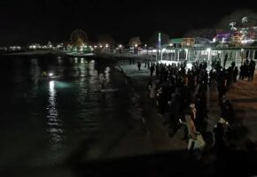 Почти 500 жителей Геленджика приняли участие в крещенских купаниях в мороз