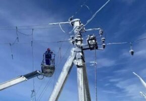 Последствия непогоды устранили после ураганного ветра и снегопадов в Сочи  