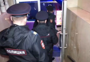 Полиция провела ночной рейд в дискобарах и кальянных Сочи