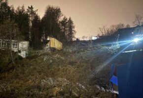Повторный оползень в Сочи повредил электросети и перекрыл дорогу