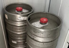 Полицейские изъяли 120 литров пива без документов в Красной Поляне