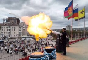 Выстрел памяти прозвучит с борта крейсера Михаила Кутузова в Новороссийске 