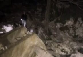 Спасатели МЧС вывели трех туристов из Агурского ущелья в Сочи 