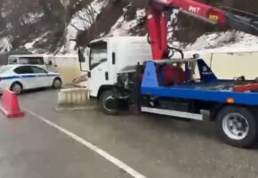 Движение на автодороге возле курорта «Альпика-Сервис» в Сочи восстановили