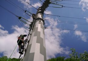 Энергетики обновят более 100 км электросетей к лету
