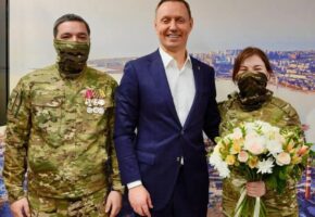 Глава Новороссийска встретился с первой женщиной оператором БПЛА «Радисткой Кэт»