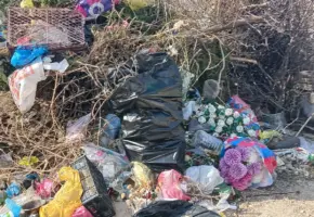 Кладбища завалили мусором перед Радоницей в Новороссийске