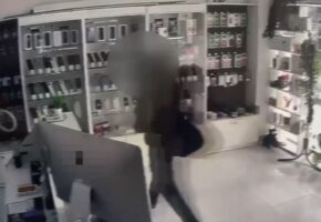 Серийного похитителя смартфонов задержали в Адлере