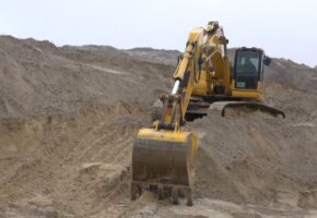 45 тыс. кубометров чистого песка завезли на пляж в Витязево