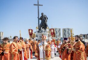 Семиметровый памятник князю Владимиру открыли и освятили в Анапе
