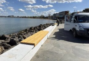 Набережную и общественные пространства обновляют к курортному сезону в Анапе