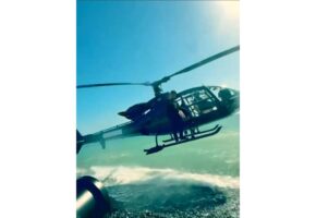 Прокуратура проверит экстремальный полет вертолета с людьми на шасси