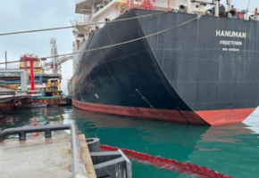 Суд запретил иностранному судну покидать Новороссийск из-за ущерба морю