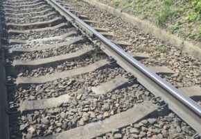 Двух школьников в Сочи поймали за опасной игрой на железной дороге