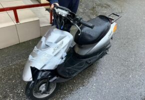 У двух несовершеннолетних водителей без прав забрали мопеды в Сочи