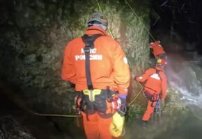 Спасатели в Сочи эвакуировали погибшую туристку из пещеры