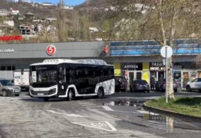 Новый автобус СИМАЗ вышел на тестовые маршруты в Сочи