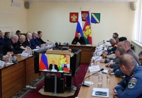 Кондратьев поручил эвакуировать жителей и укрепить защиту побережья Туапсе