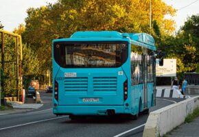 Два сезонных автобусных маршрута запустят в Сочи с 1 июня