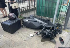 Подросток на мопеде сбил двух пешеходов в центре Сочи
