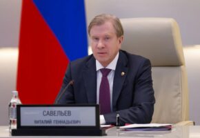Савельев обсудил ликвидацию разлива в Керченском проливе