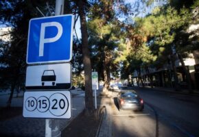 В Анапе сделали муниципальные парковки бесплатными в праздники
