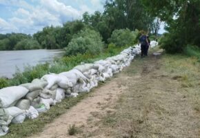 На Кубани укрепляют дамбы и следят за уровнем воды в реках из-за ливней