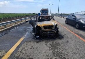 Автомобиль загорелся после массового ДТП на дороге «Новороссийск –Керчь»