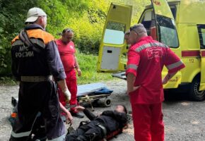 Сочинец получил травму спины и ноги во время похода к Агурским водопадам