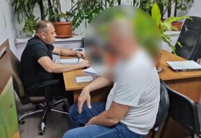 Водителя маршрутки привлекли к ответственности за грубость пассажиру в Сочи