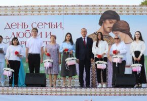 Восемь детей сирот получили новые квартиры в Геленджике