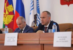 Школы проведут линейки 1 сентября в помещениях в Геленджике