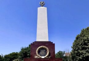 Власти приняли после доработки ремонт воинского захоронения в Геленджике