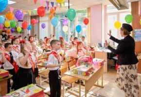 Более 77 тыс. школьников начали новый учебный год в Сочи
