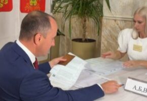 Алексей Богодистов проголосовал в первый день выборов в Геленджике
